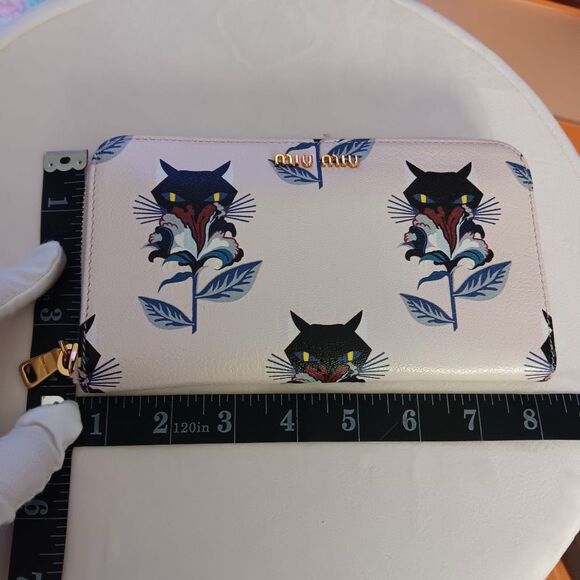 Miu Miu White & Blue Leather Limited Edition Black Cats Large Zip Wallet - Picture 11 of 11